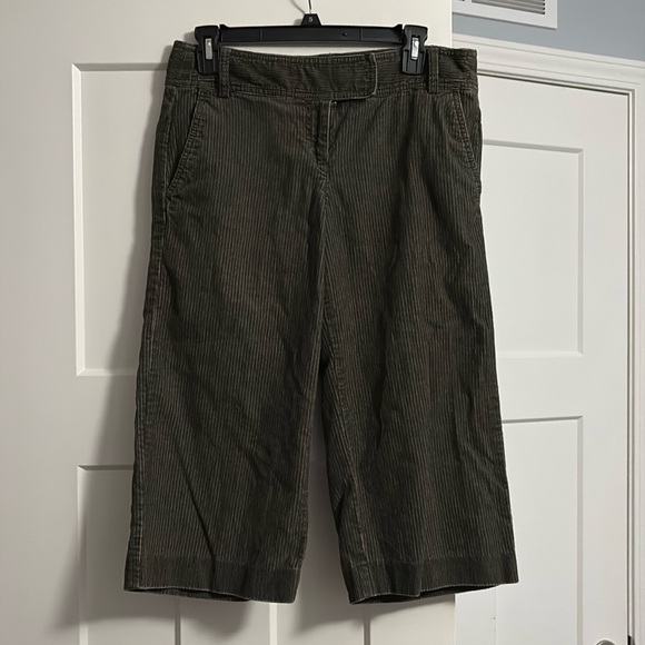 LOFT Pants - ANN TAYLOR LOFT “Marisa” Dark green corduroy capris size: 4